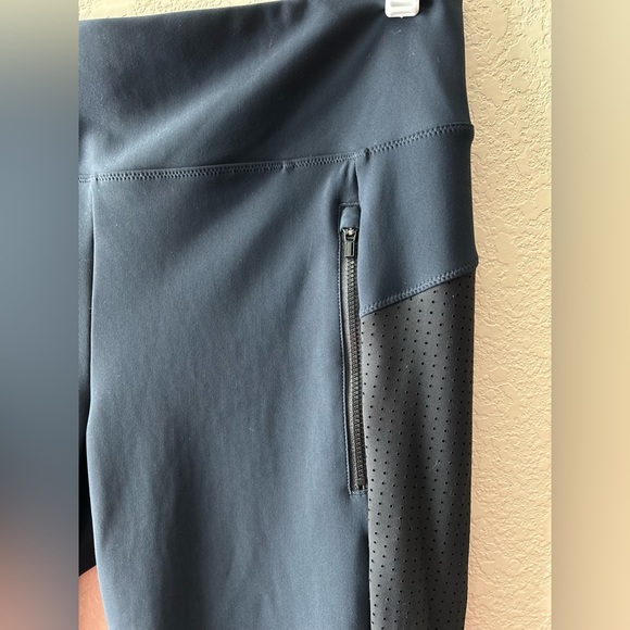 Athleta Stellar Tight Legging Black Navy Blue Colorblock Pants | L - Picture 5 of 9